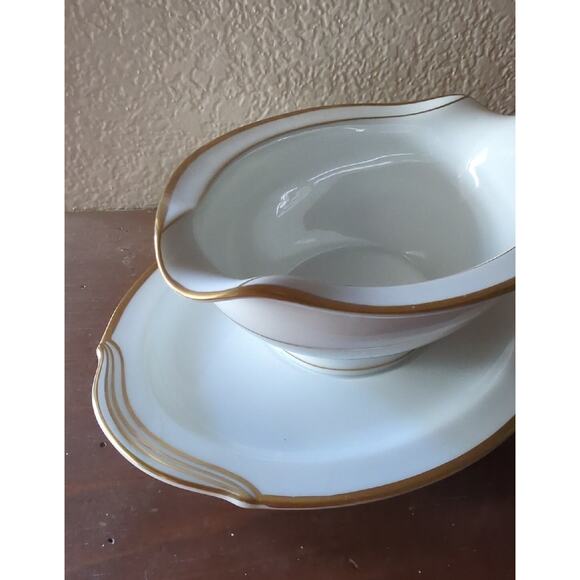 Noritake Fine China Guilford 5291 Oval Gravy Boat with Attached Underplate - Picture 4 of 6